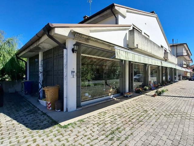 Locale Commerciale in vendita a Treviso, Veneto