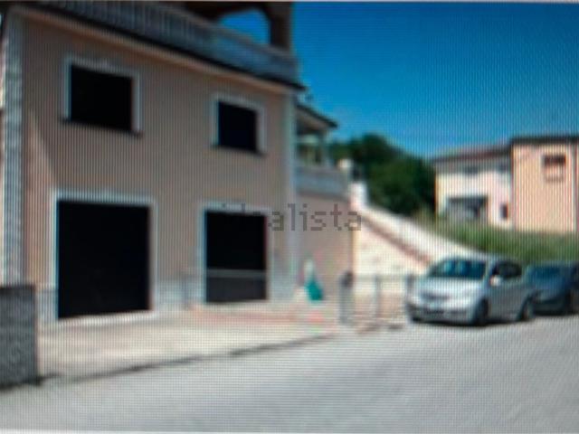 Locale Commerciale in vendita a Calabria, Cosenza