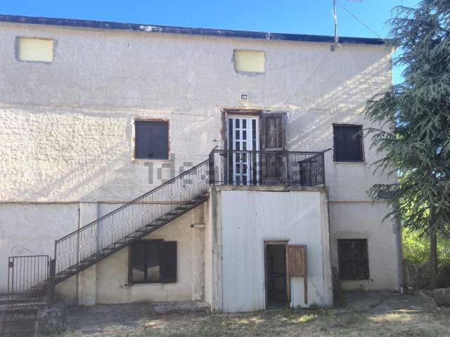 Locale Commerciale in vendita a Oratino, Molise