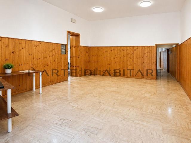 Locale Commerciale in vendita a Unione di Comuni della Romagna Forlivese, Quattro