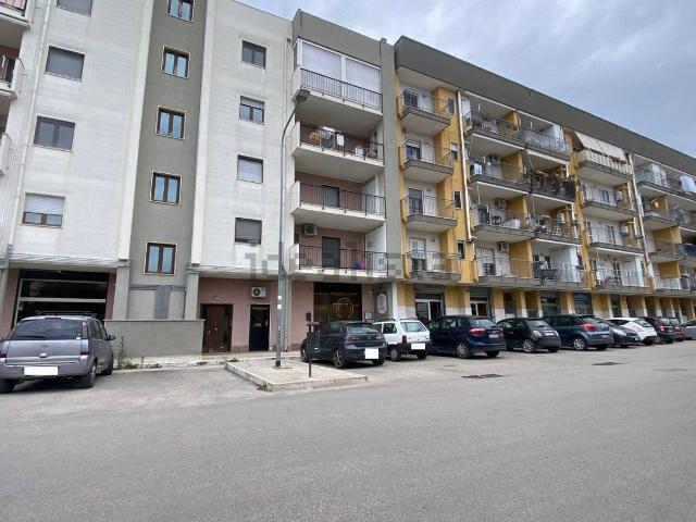 Locale Commerciale in vendita a Quartiere 167, Puglia