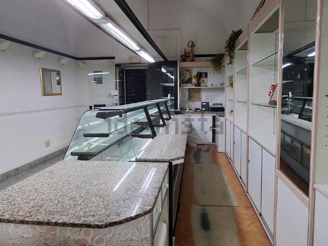 Locale Commerciale in vendita a Municipio 1, Puglia