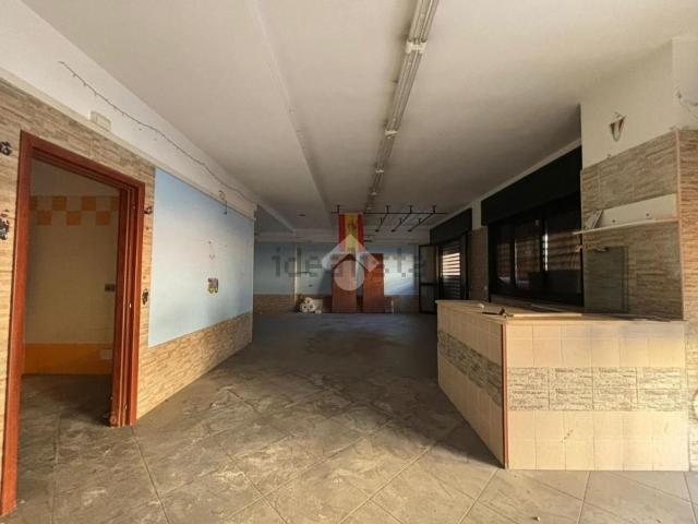 Locale Commerciale in vendita a Municipalità 7, Campania