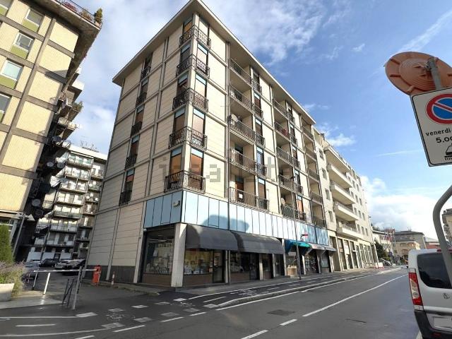 Locale Commerciale in vendita a Aosta