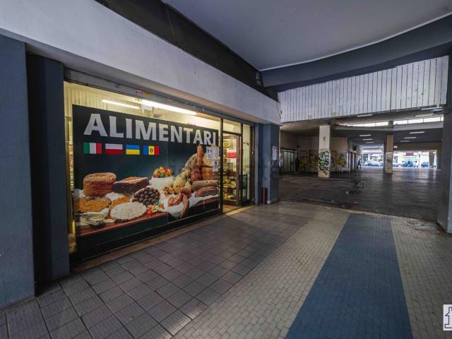 Locale Commerciale in vendita a Villaggio Trieste, Latina