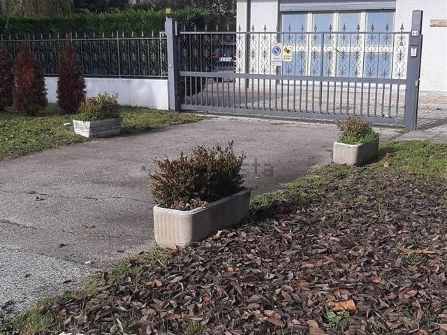 Locale Commerciale in vendita a Scurcola Marsicana, Abruzzo