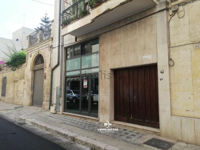 Locale Commerciale in vendita a Puglia, Lecce