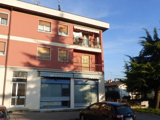 Locale Commerciale in vendita a Tregnago, Veneto