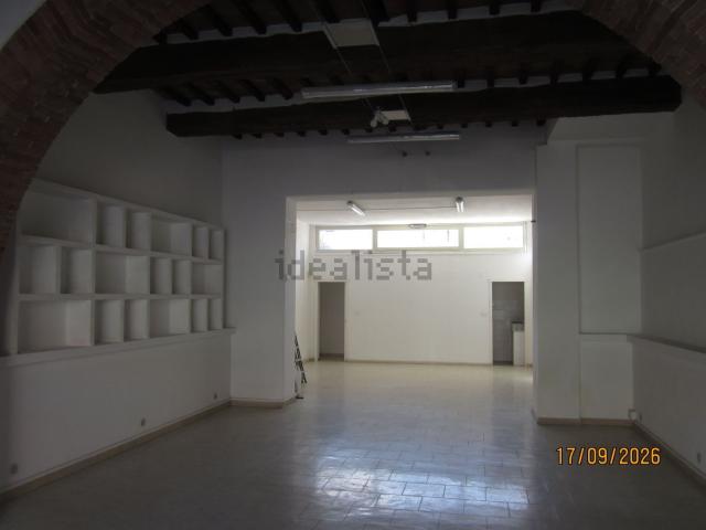 Locale Commerciale in vendita a Porta Vecchia, Grosseto
