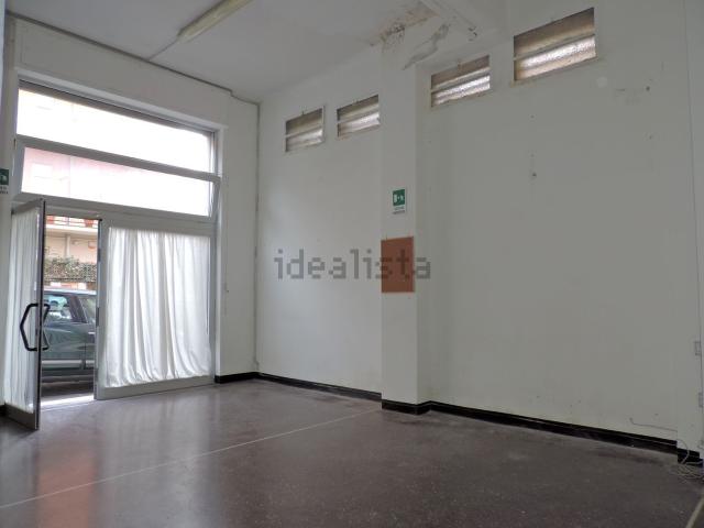 Locale Commerciale in vendita a Medio Levante, Serra Riccò
