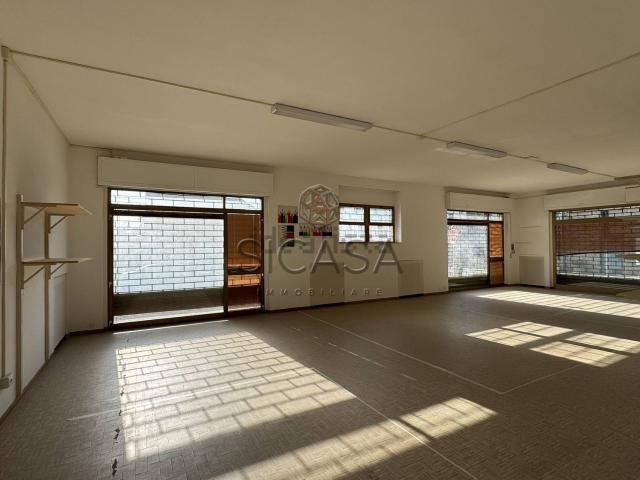 Locale Commerciale in vendita a Lama, San Giustino