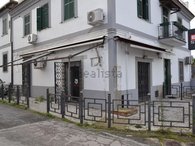Locale Commerciale in vendita a Osteria del Curato, Roma Capitale