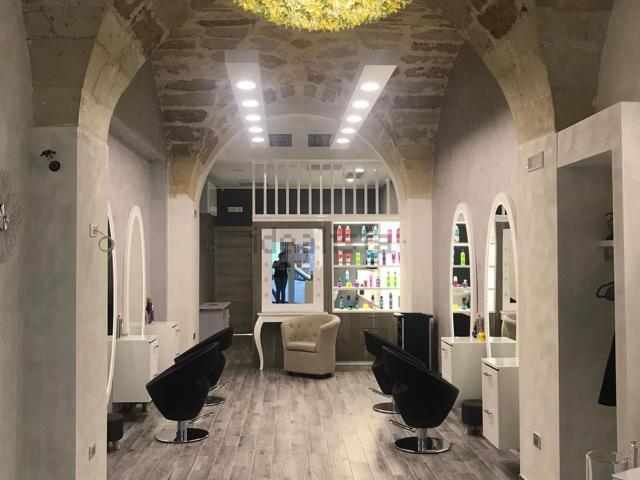 Locale Commerciale in vendita a Puglia, Lecce