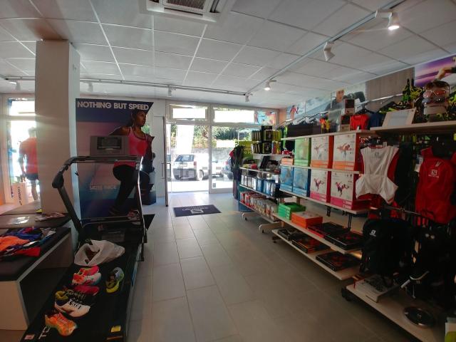 Locale Commerciale in vendita a Territorio Val d'Adige, Trento