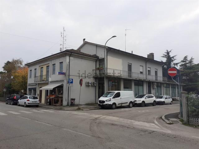 Locale Commerciale in vendita a Ravenna, Reggio Emilia