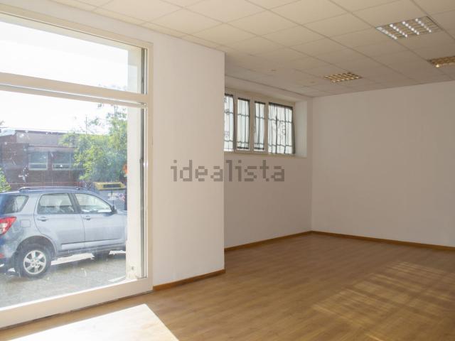 Locale Commerciale in vendita a Marche, Pesaro E Urbino