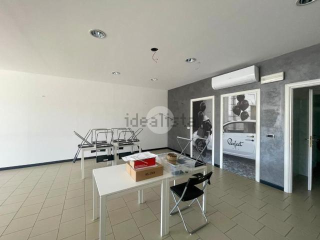 Locale Commerciale in vendita a Sant'Antonio, Porto Mantovano