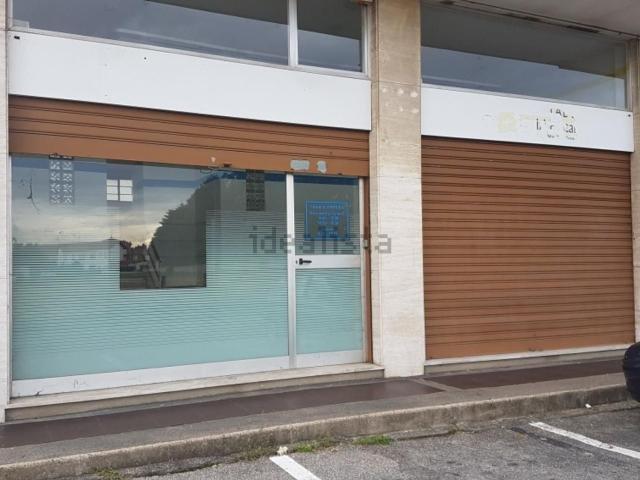 Locale Commerciale in vendita a Boschirolo, Cassano Magnago