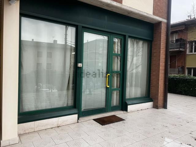 Locale Commerciale in vendita a San Sisto, Cenerente