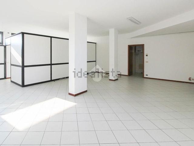 Locale Commerciale in vendita a Fornaci, Chiari