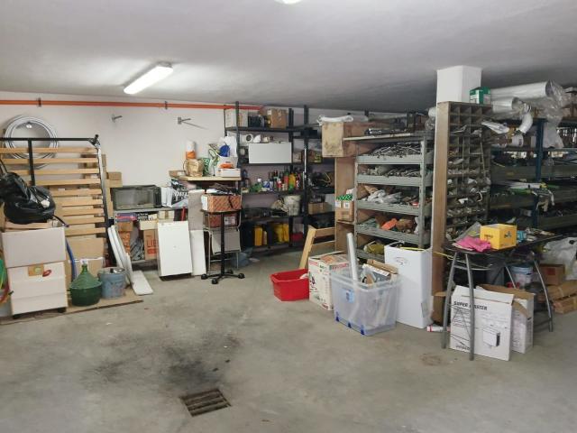 Locale Commerciale in vendita a Riva Trebbia, Rottofreno