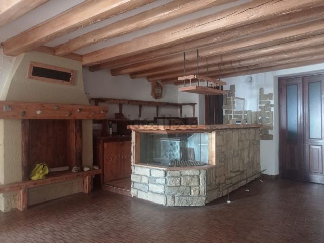 Locale Commerciale in vendita a Lambioi, Zoldo Alto