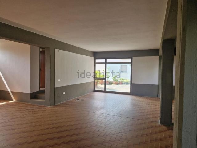 Locale Commerciale in vendita a Casciana Terme Lari, Perignano
