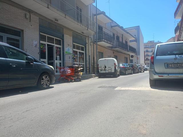Locale Commerciale in vendita a Bitonto, Bari