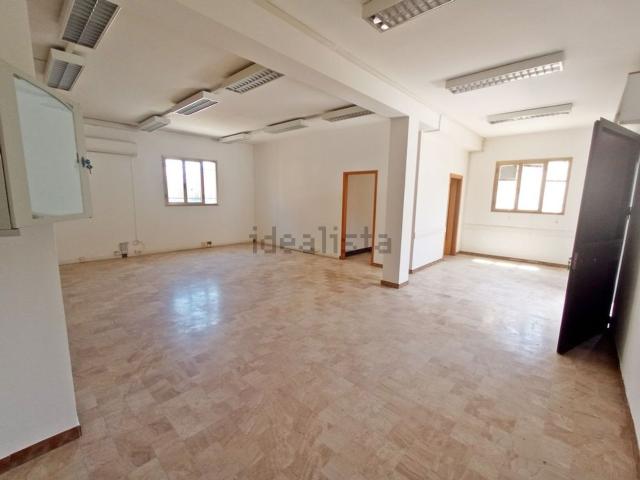 Locale Commerciale in vendita a Cala Di Volpe, Sassari