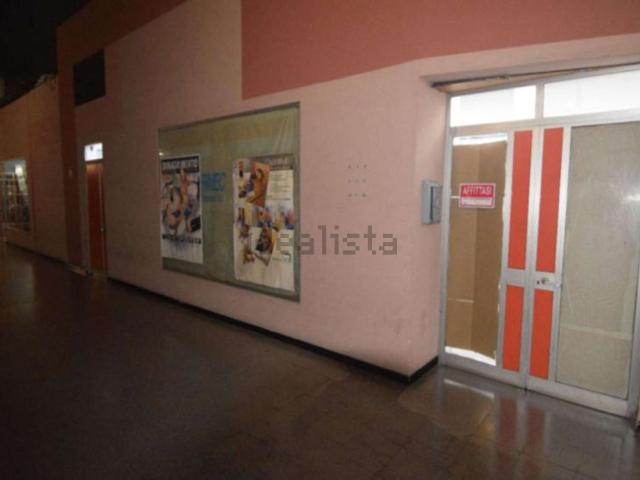 Locale Commerciale in vendita a Sant'Avendrace-Santa Gilla, Cagliari