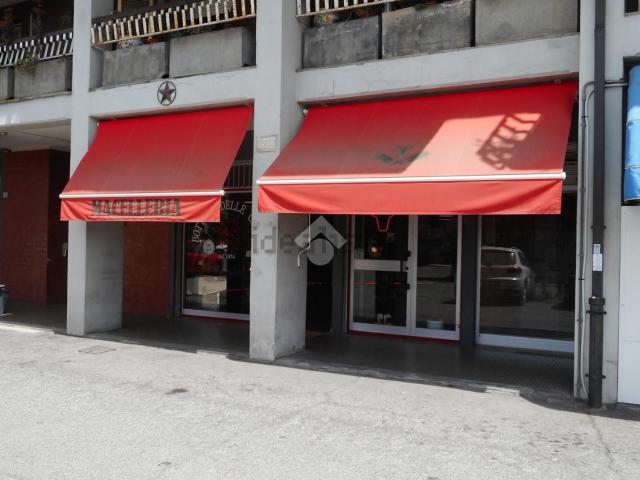 Locale Commerciale in vendita a Chiugiana, Corciano