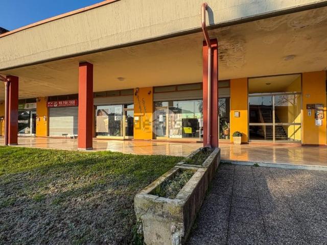 Locale Commerciale in vendita a Onzato di Flero, Flero