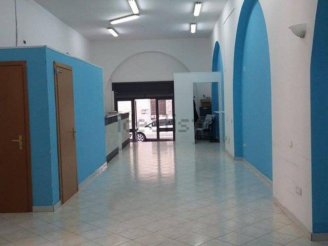 Locale Commerciale in vendita a Carlentini, Sicilia