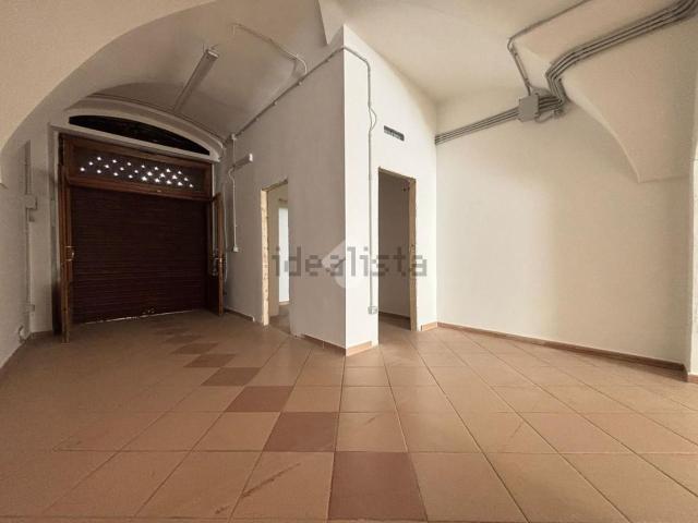 Locale Commerciale in vendita a Puglia, Foggia