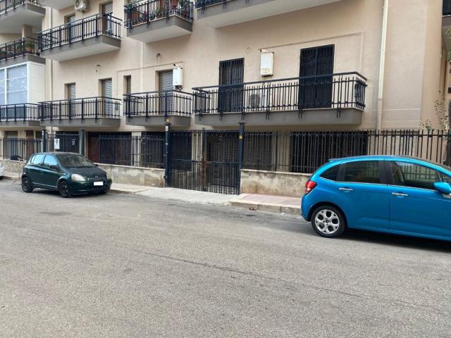 Locale Commerciale in vendita a Puglia, Barletta-andria-trani