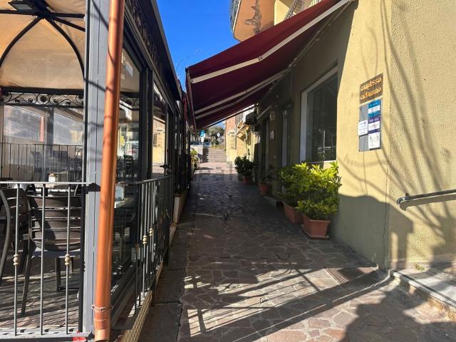 Locale Commerciale in vendita a Milazzo, Sicilia