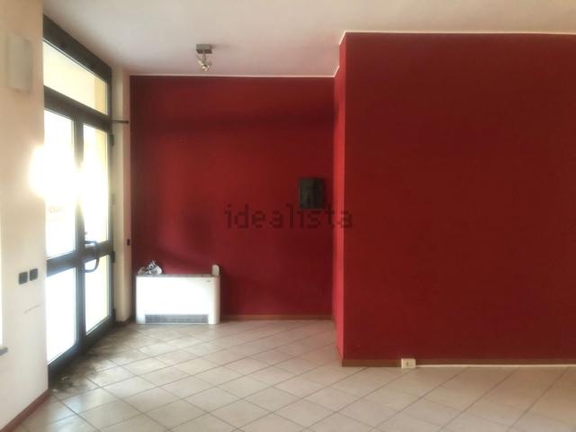 Locale Commerciale in vendita a Busto Garolfo, Lombardia