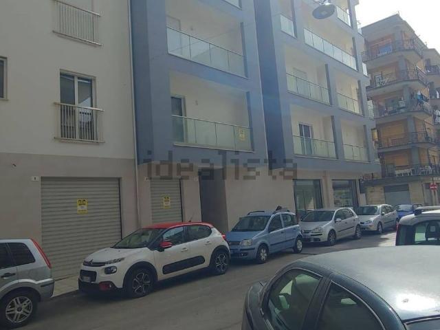 Locale Commerciale in vendita a Puglia, Taranto