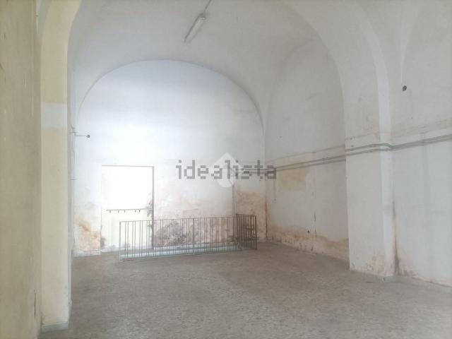 Locale Commerciale in vendita a Puglia, Bari