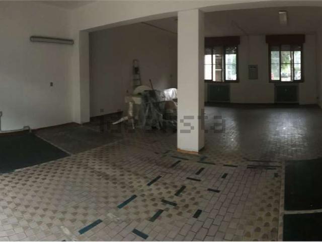 Locale Commerciale in vendita a Crocetta-San Lazzaro-Modena Est, Modena