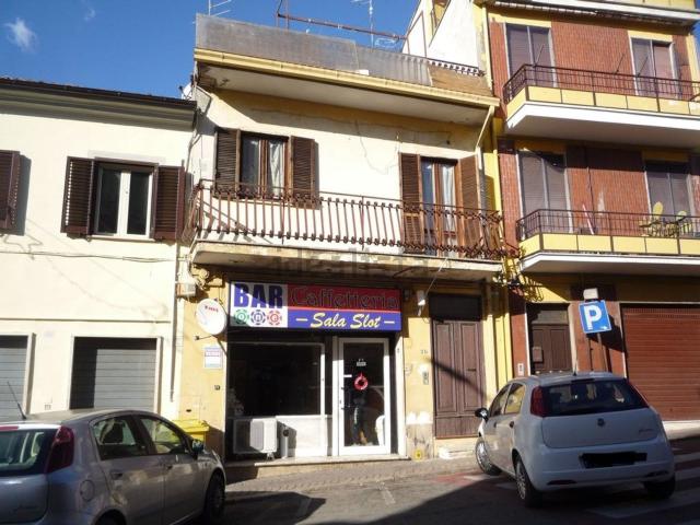Locale Commerciale in vendita a Ceccano, Lazio