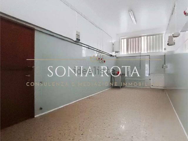Locale Commerciale in vendita a Almenno San Salvatore, Lombardia
