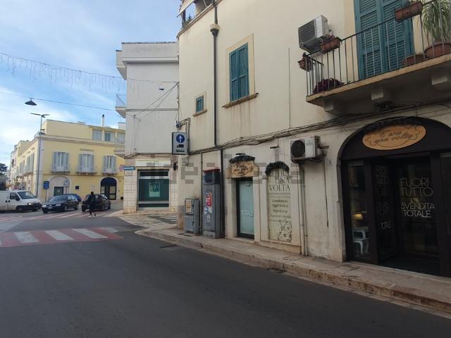 Locale Commerciale in vendita a Puglia, Bari