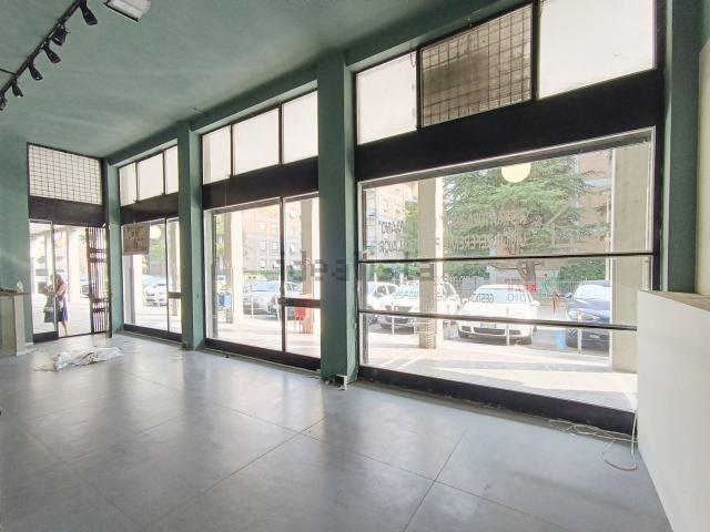 Locale Commerciale in vendita a Buon Pastore, Re