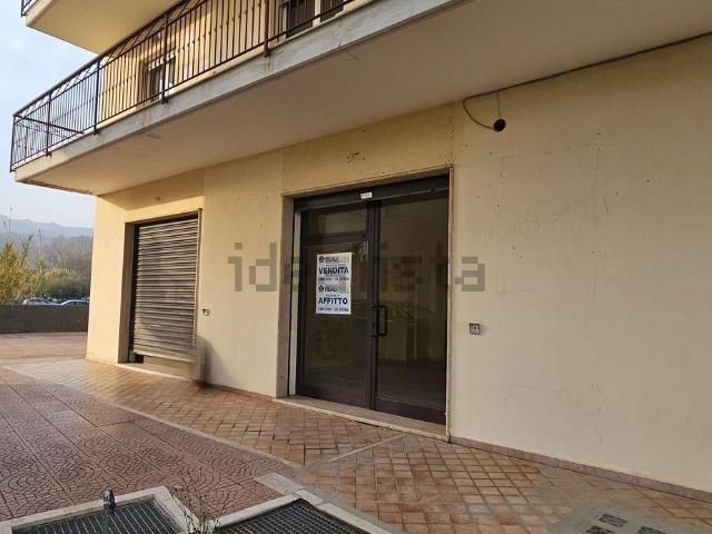 Locale Commerciale in vendita a Calabria, Catanzaro