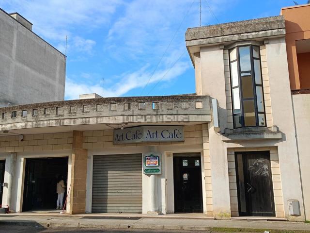 Locale Commerciale in vendita a Puglia, Lecce