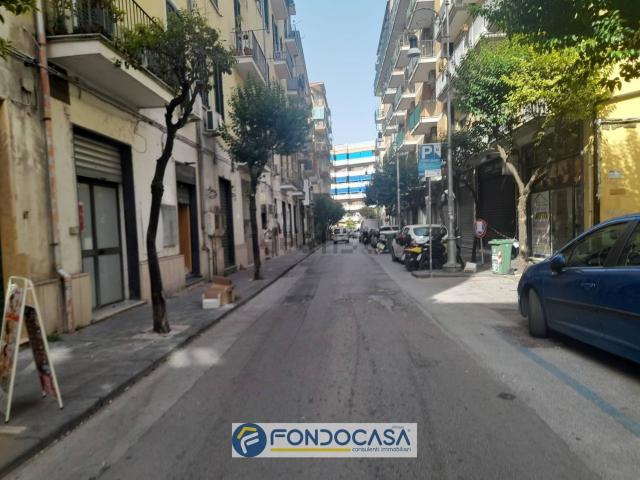 Locale Commerciale in vendita a Salerno, Campania