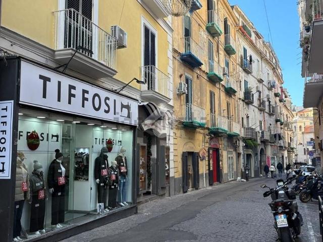 Locale Commerciale in vendita a Castellammare Di Stabia, Campania