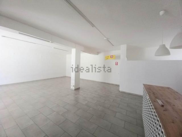 Locale Commerciale in vendita a Nola, Campania