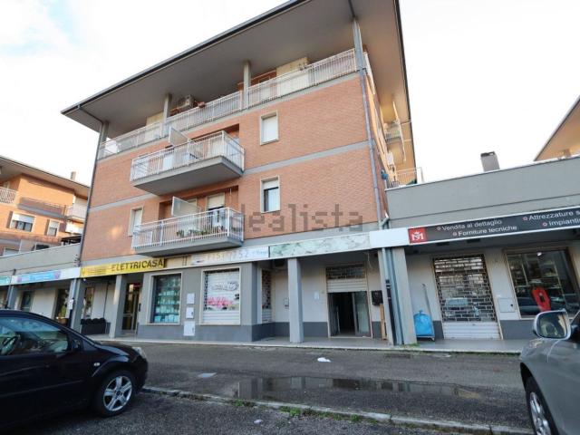 Locale Commerciale in vendita a Campoloniano, Rieti